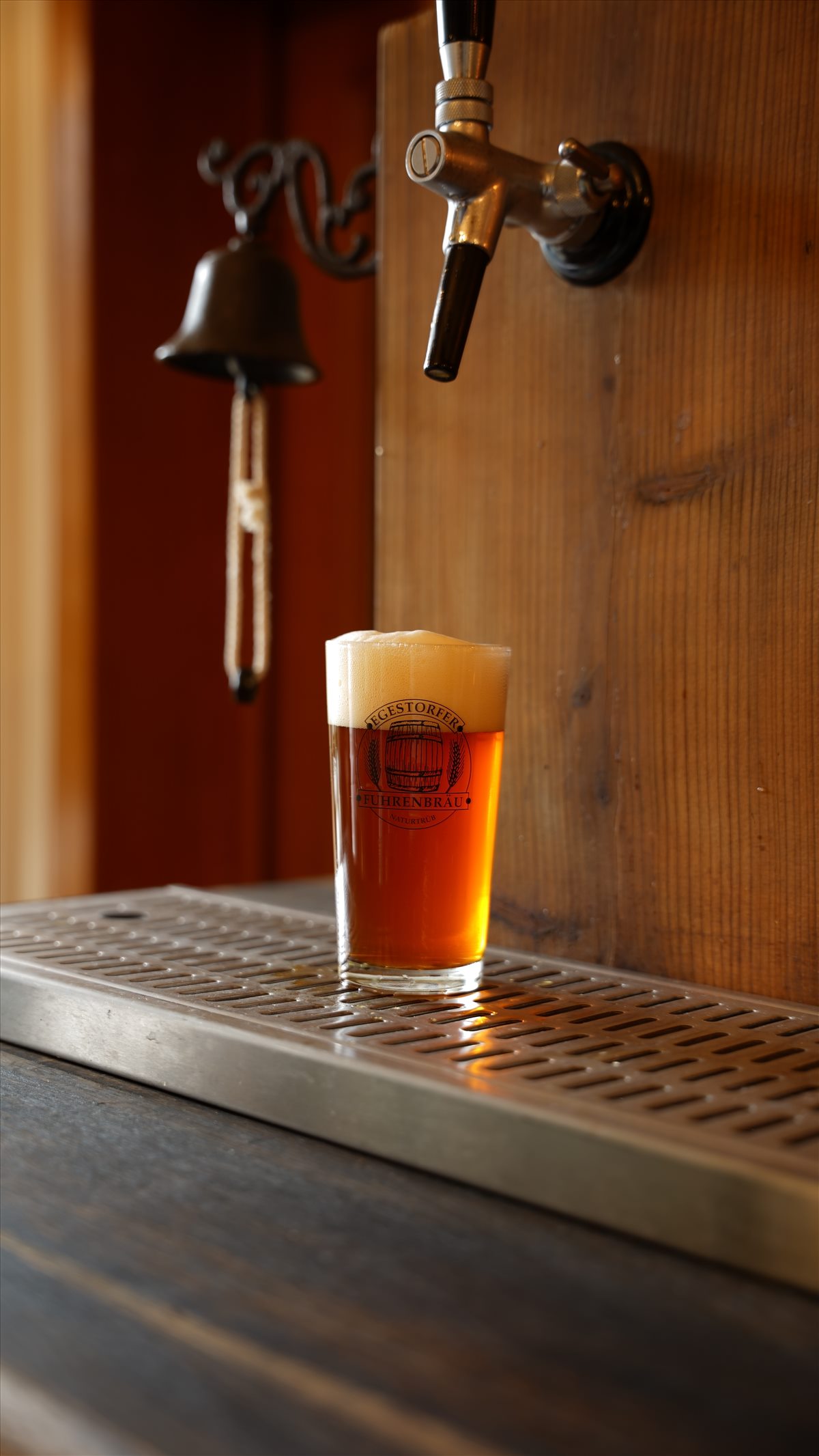 Frisch gezapftes Egestorfer Fuhrenbräu am Ausschank
