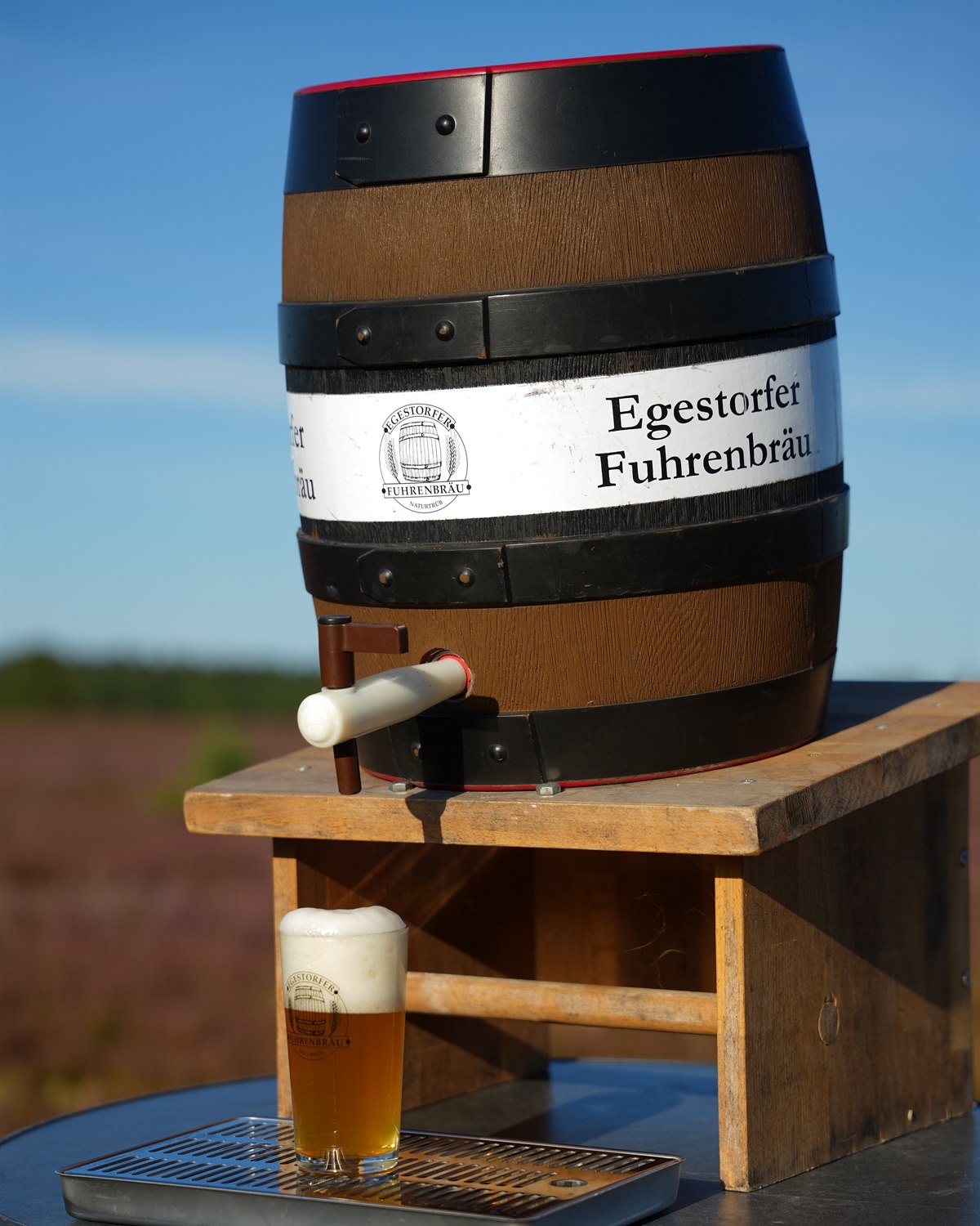 Fass mit bayerischem Anstich und Fuhrenbräu-Glas