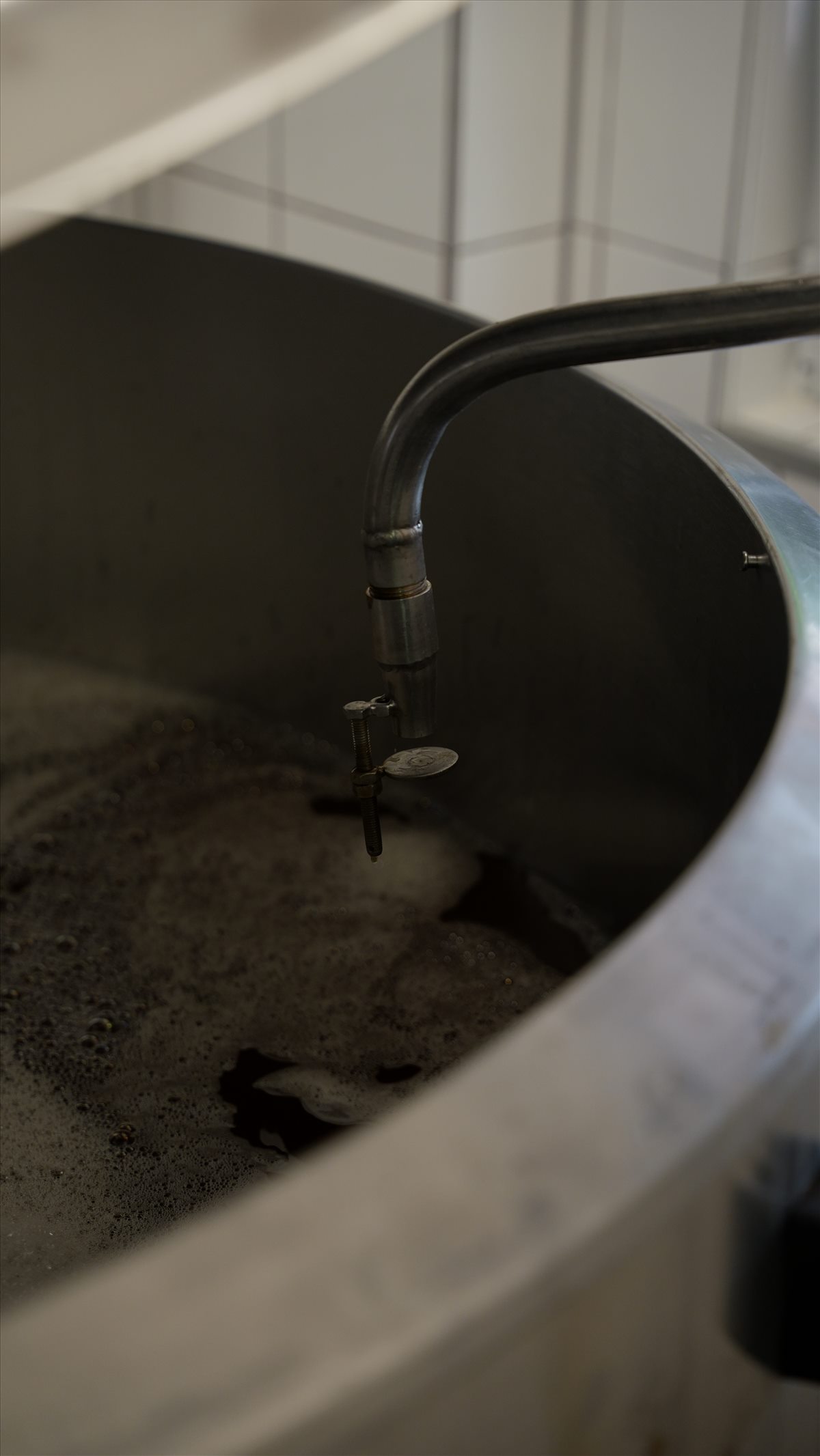 Blick in einen Lagertank der Egestorfer Brauerei