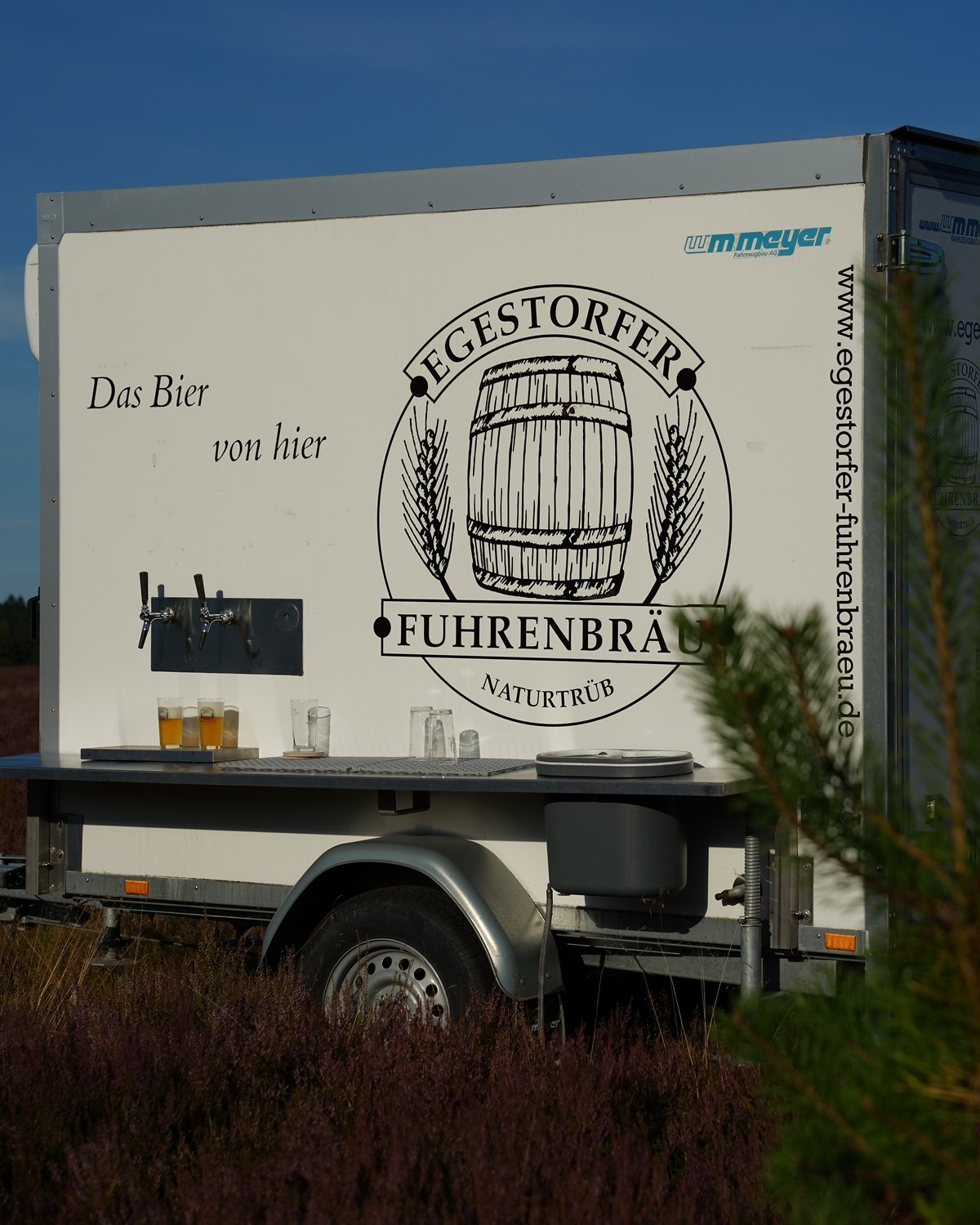 Fuhrenbräu-Bierwagen mit zwei fest eingebauten Zapfhähnen